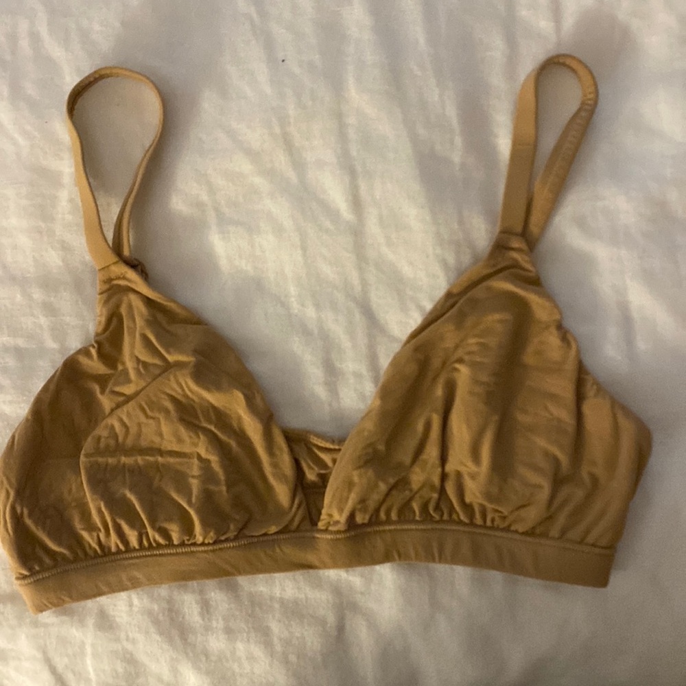 Skims large triangle bra